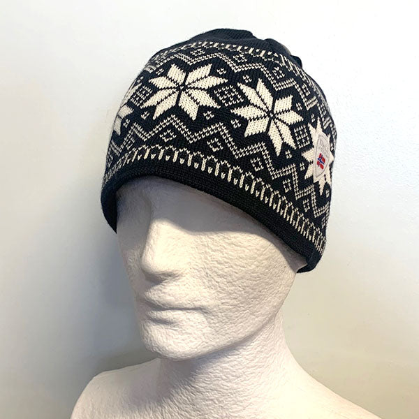 Black and white patterned beanie on a mannequin head against a plain background
